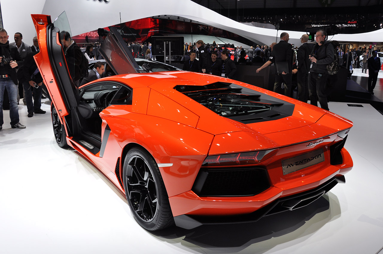 06-lamborghini-aventador-lp700-4-geneva